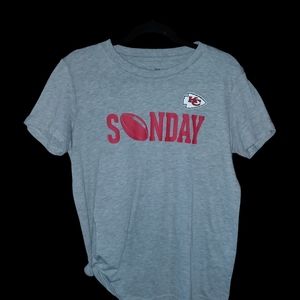 NWT Kansas City Chiefs Womens "SUNDAY" T-Shirt  NFL official Size L